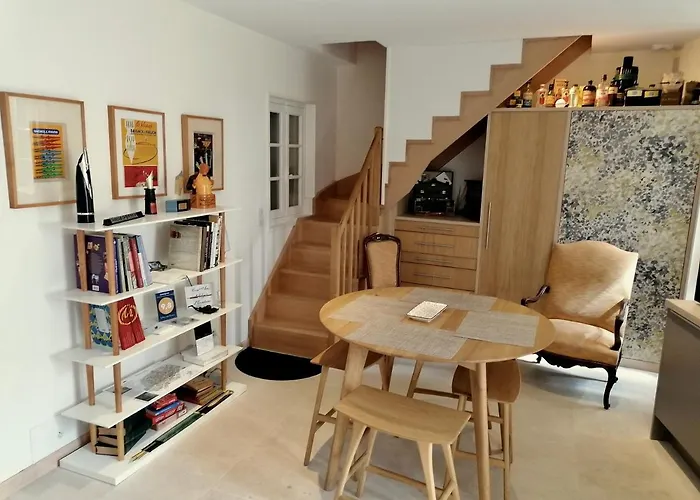 12 Rue Des Ecoles